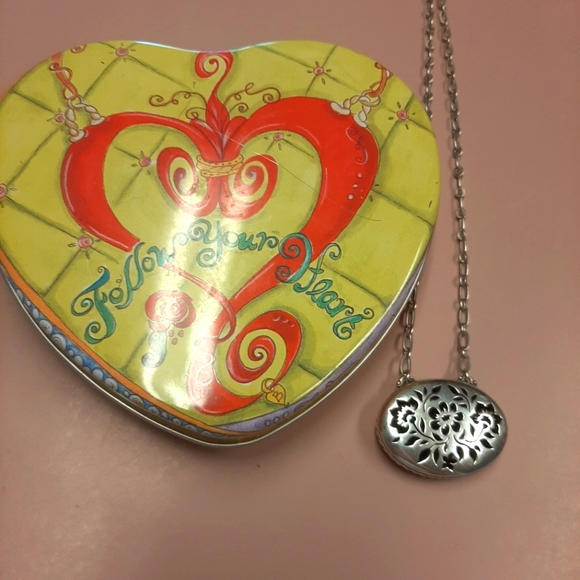 Brighton necklace w/tin - Picture 6 of 7